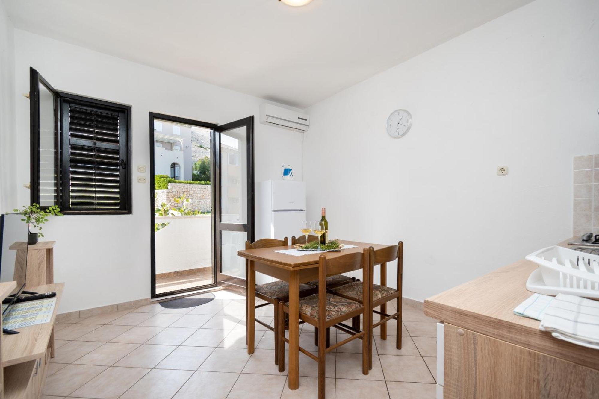 Apartments With A Parking Space Pag - 15765 파그 외부 사진
